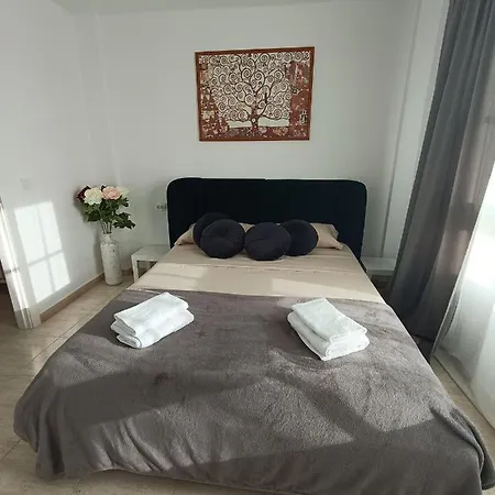 Apartamento Lux Playa Del Duque * 阿德耶